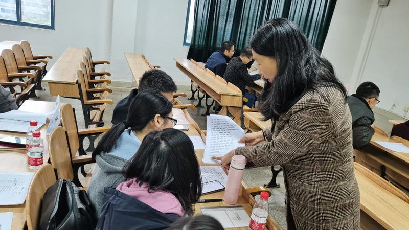 线下课程则具有以下特点：