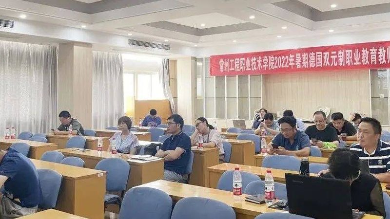 根据相关政策，考生在异地报考时，需满足以下条件：