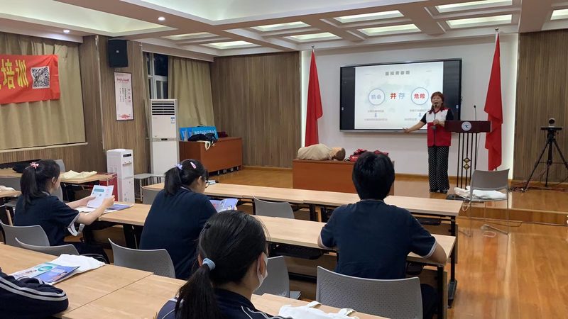 小标题：行业趋势与热门专业